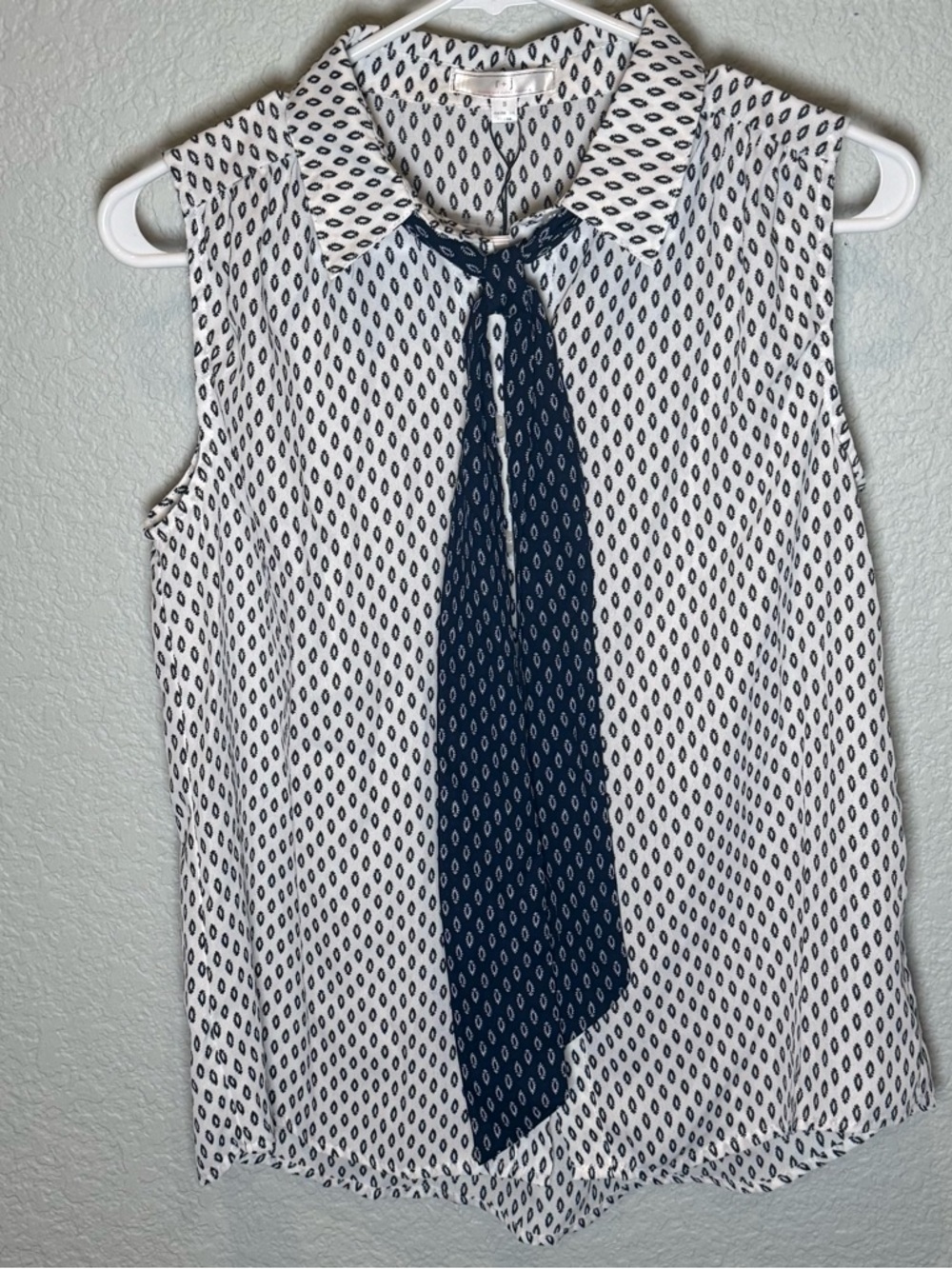 Romeo & Juliet Couture White and Black Sleeveless Tie-Neck Blouse
